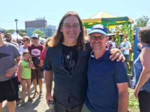 38136151_10215840642065186_237838650149175296_n | BetaKit Charles with Great Big Sea's Alan Doyle.
